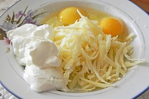 Tarta cu piept de pui si rosii