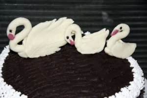 Tort cu spuma de vanilie si crema ganache