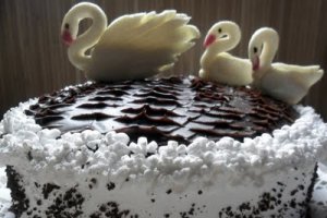 Tort cu spuma de vanilie si crema ganache