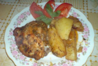 Pui la punga cu garnitura de cartofi