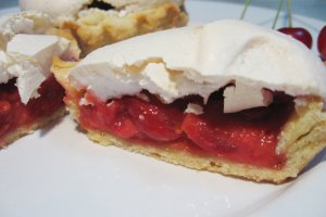 Tarte cu vişine şi bezea
