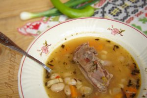 Ciorba de fasole cu ciolan
