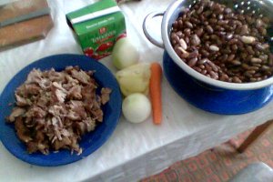 Iahnie de fasole boabe cu carne afumata