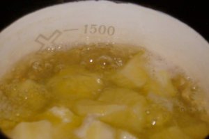Pulpe de pui in crusta de cartofi