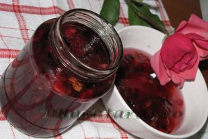 Dulceata de trandafiri