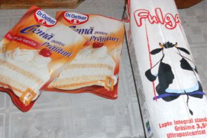 Tort cu crema de vanilie si fructe