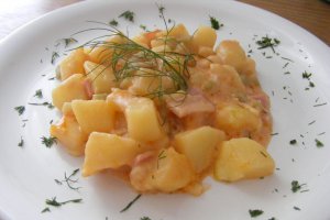 Cartofi gratinati cu sunca