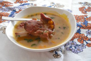 Ciorba de fasole cu ciolan