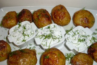 Cartofi copti cu sos de iaurt