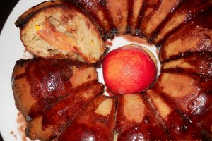 Guguluf cu nectarine si ciocolata