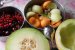 Salata de fructe in cosulet de pepene galben-2