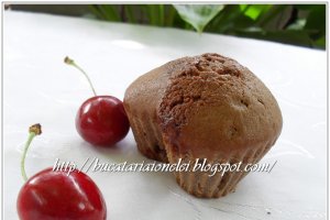 Muffins cu cacao si visine