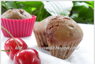 Muffins cu cacao si visine