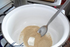 Deliciu cu ceai verde si piersici caramel