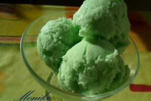 Deliciu cu ceai verde si piersici caramel