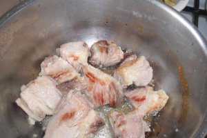 Mancare de fasole verde cu carne de porc