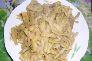 Mancare de fasole verde cu carne de porc
