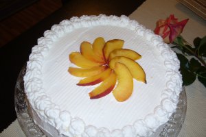 Tort cu mousse de piersici