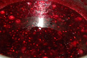 Tort cu mousse de fructe de padure
