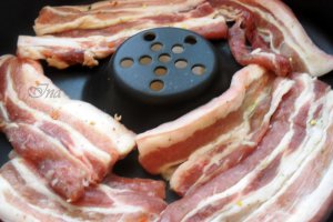 Costita cu cartofi  si salata de sfecla 