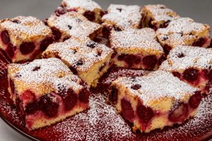 Desert prajitura cu iaurt si visine