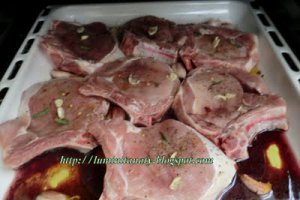 Cotlet de porc cu sos de otet balsamic