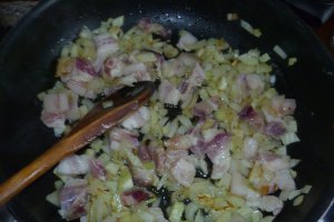 Tocanita de ciuperci cu pancetta si orez