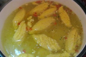 Supa de pui de casa cu galuste de gris