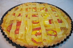 Tartă cu ton şi roşii