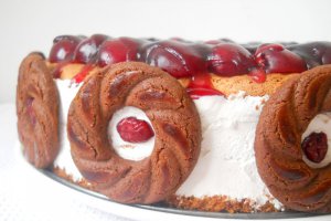 Tort stralucitor de visine