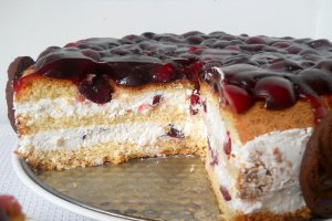 Tort stralucitor de visine