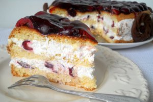 Tort stralucitor de visine