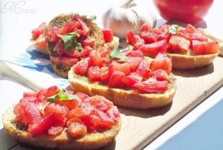 Bruschette cu rosii si busuioc