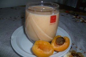 Milkshake de piersici si caise