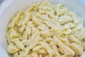 Papricas din pui de casa cu galuste