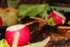 Carne de vita la grill electric,cu garnitura de cartofi fierti
