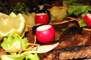 Carne de vita la grill electric,cu garnitura de cartofi fierti