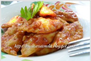 Raviolii cu carne in sos tomat