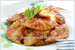 Raviolii cu carne in sos tomat