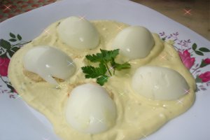 Oua umplute cu maioneza si tarhon