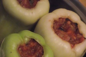 Ardei umpluti cu carne, ciuperci si dovlecel