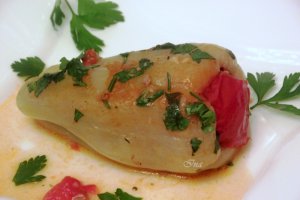 Ardei umpluti cu carne, ciuperci si dovlecel