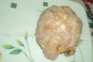 Carne de porc tocata cu rulada de omleta