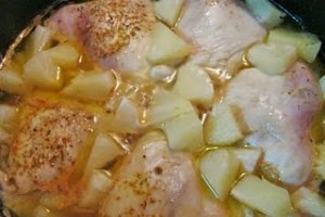 Pulpe de pui picante cu ananas si cartofi aurii