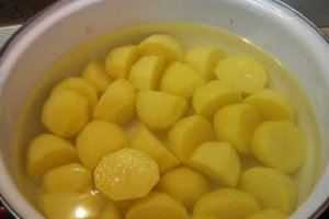 Pulpe de pui picante cu ananas si cartofi aurii