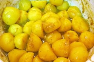 Pulpe de pui picante cu ananas si cartofi aurii