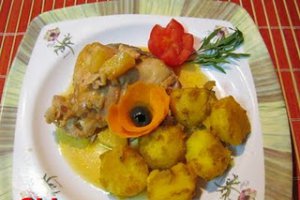 Pulpe de pui picante cu ananas si cartofi aurii