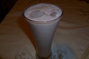 Milkshake de banane si capsuni cu iaurt