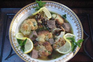 “M’nazalet Zahra”- Mancare de conopida cu carne –specifica tarilor arabe