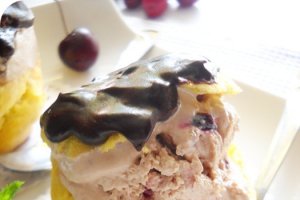 Profiterol cu inghetata de cirese